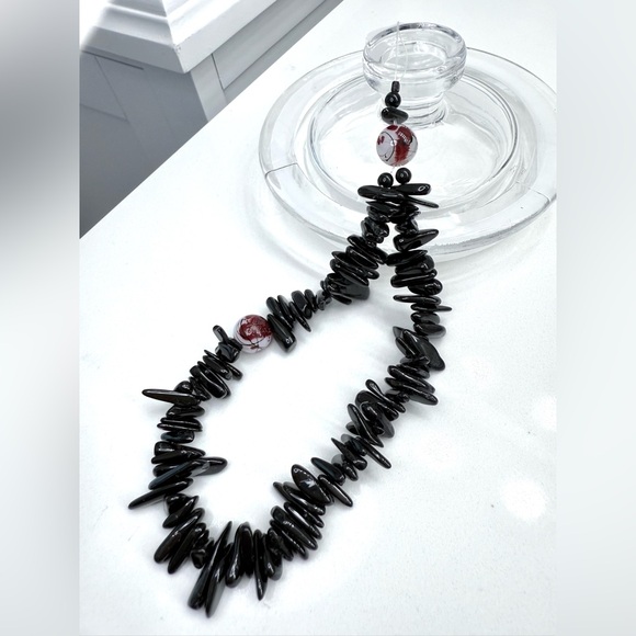 Cell wristlet, lanyard, keychain, bag/purse charm, glossy black, blood red beads - Picture 4 of 4